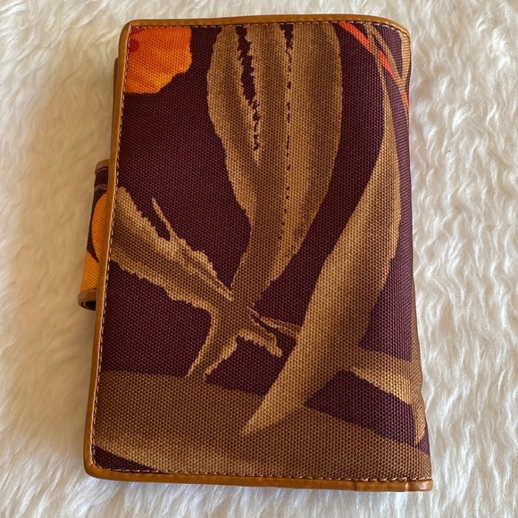 NWOT EXPRESS Tropical 🌴 Floral Wallet w/ lots of compartments! - Picture 2 of 12